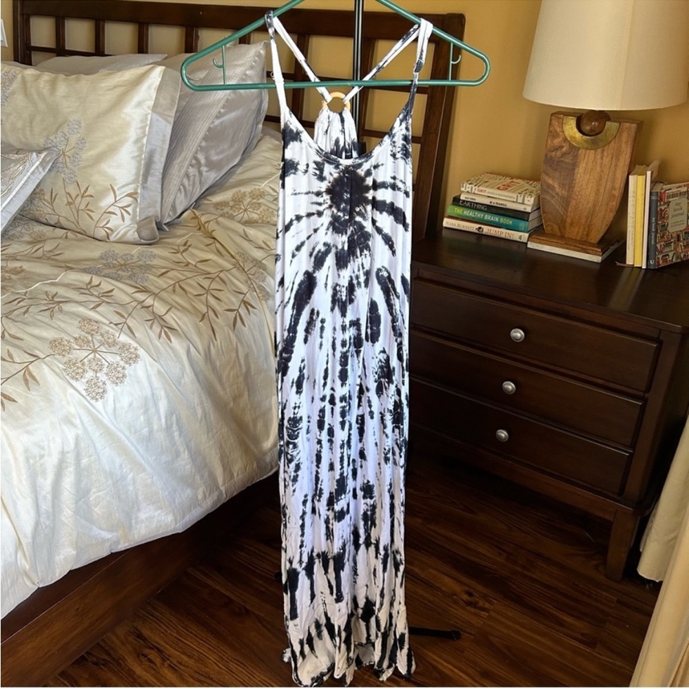 7/$20 Pineapple Isle black and white tie dye maxi dress